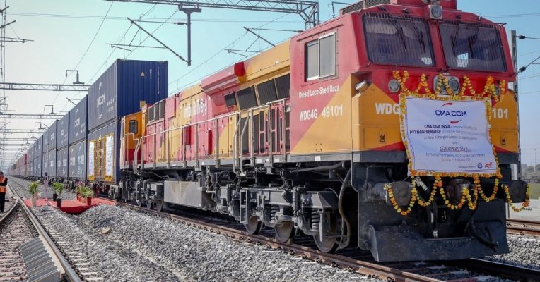 CMA-CGM-ra-mat-tuyen-xe-lua-wdfc