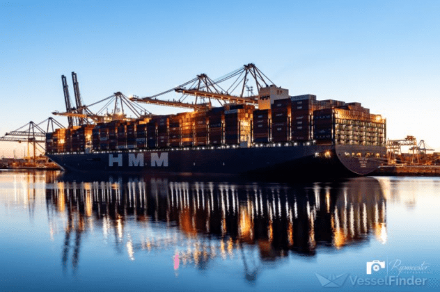 Tàu container HMM Oslo