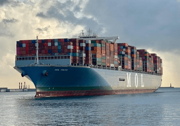 Tàu container MOL Truth