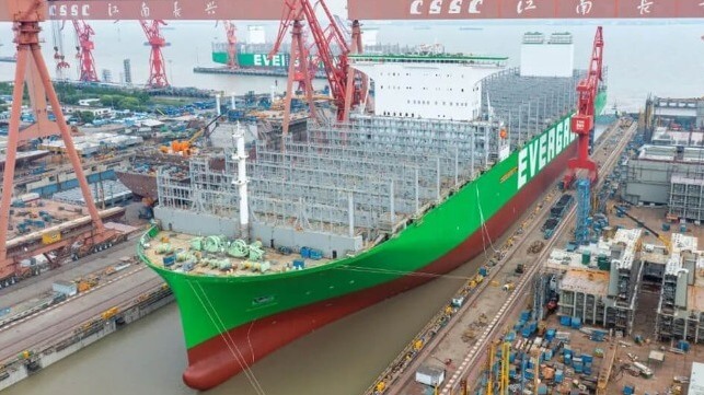tàu container Ever Aria